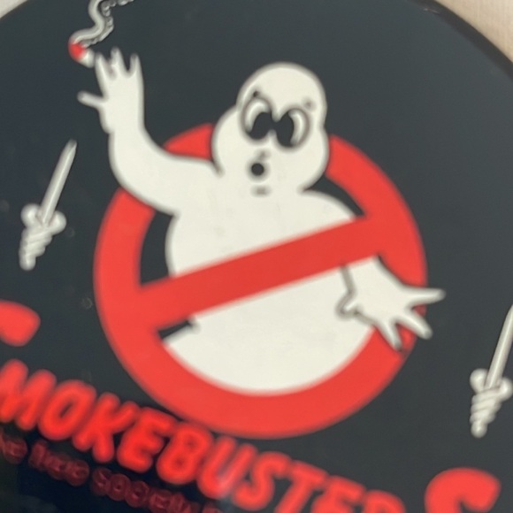 VINTAGE PINBACK BUTTON GHOSTBUSTERS - SMOKEBUSTERS - Picture 4 of 4